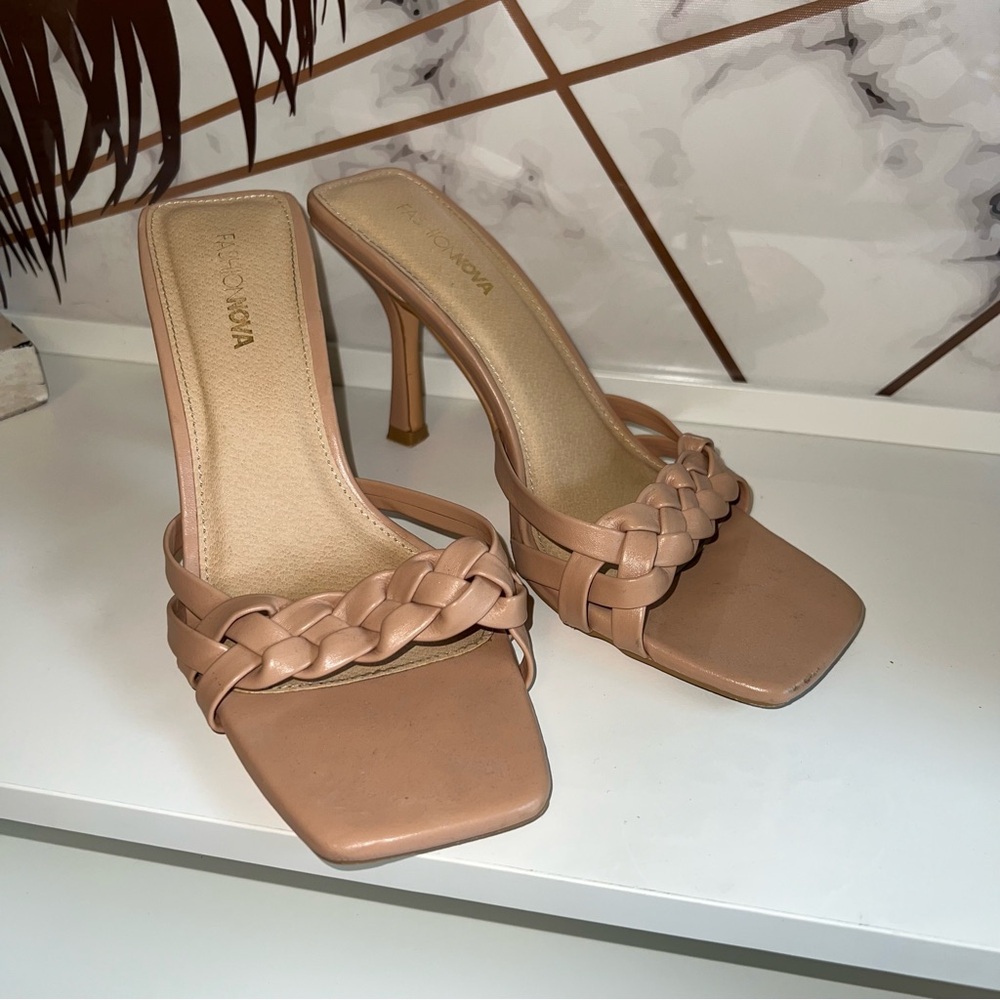 Fashion Nova sandals🌸